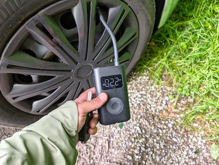Auch den Druck beim Autopneu kann der Xiaomi Air Compressor messen.
