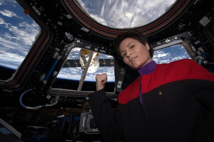 Samantha wearing the uniform of Star Trek’s Captain Kathryn Janeway of the starship Voyager.