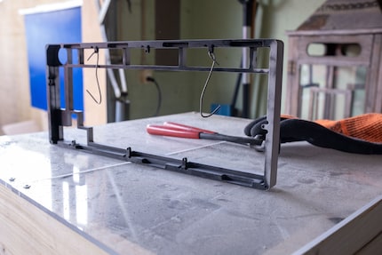 I can hang the keyboard by wires for spraying and baking.