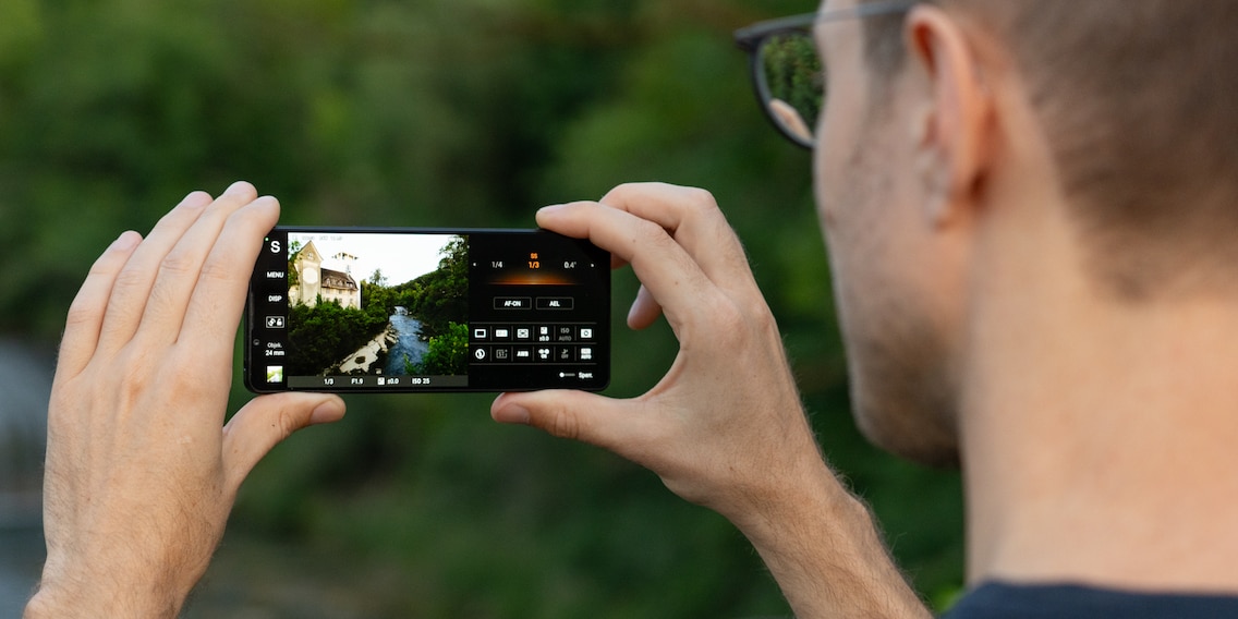 How much of a professional camera is the Sony Xperia 1 V? - Galaxus