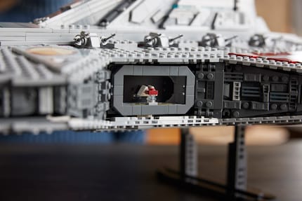 Im seitlichen Hangar des Sternzerstörers können kleinere Schiffe starten und landen.