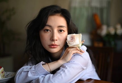 Large 50 mm focal lengths are perfect for upper body portraits.