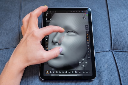 Mit dem Finger kann ich beispielsweise das Objekt bewegen.